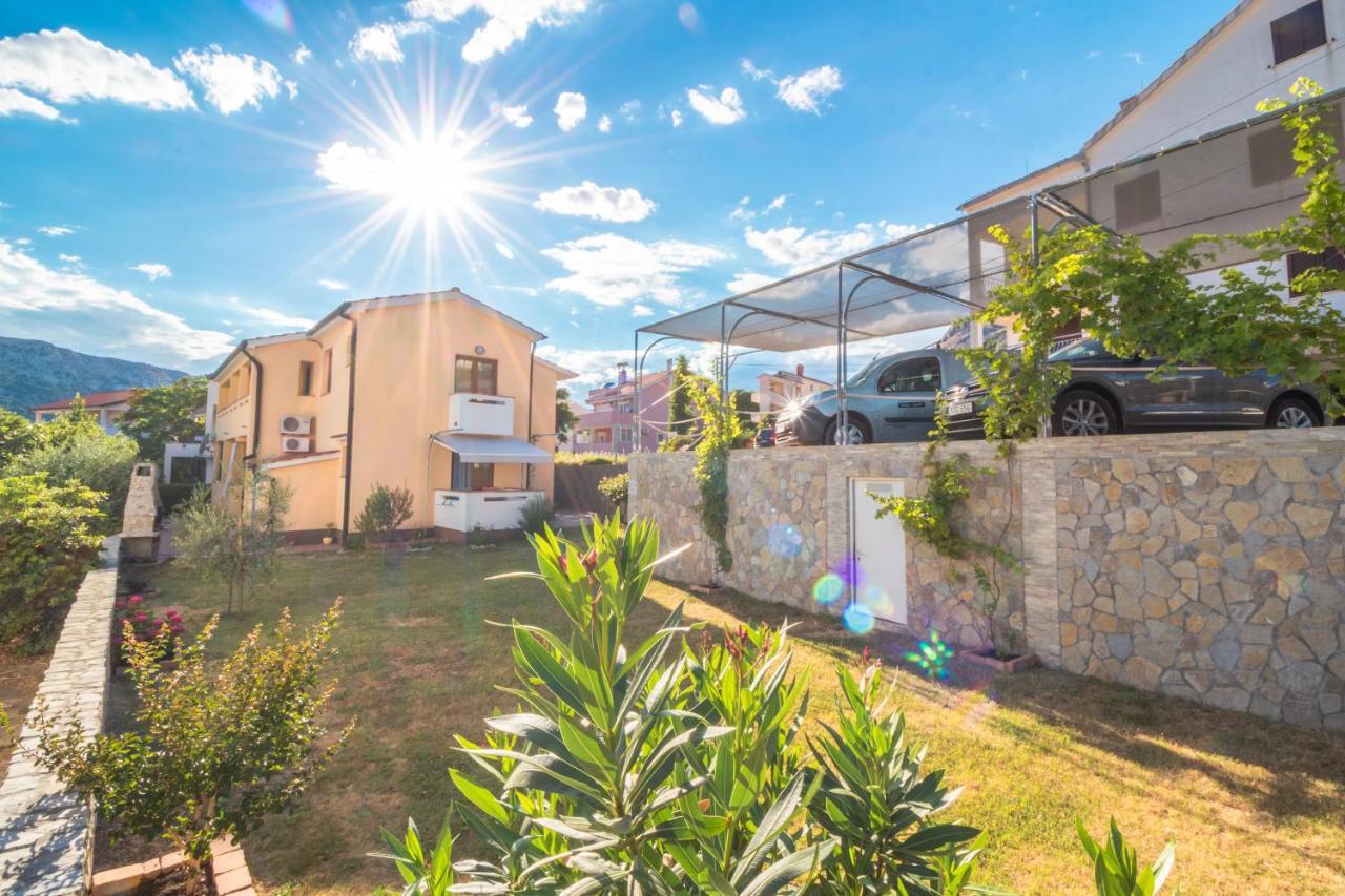 באסקה Apartments Dujmovic With Terrace מראה חיצוני תמונה