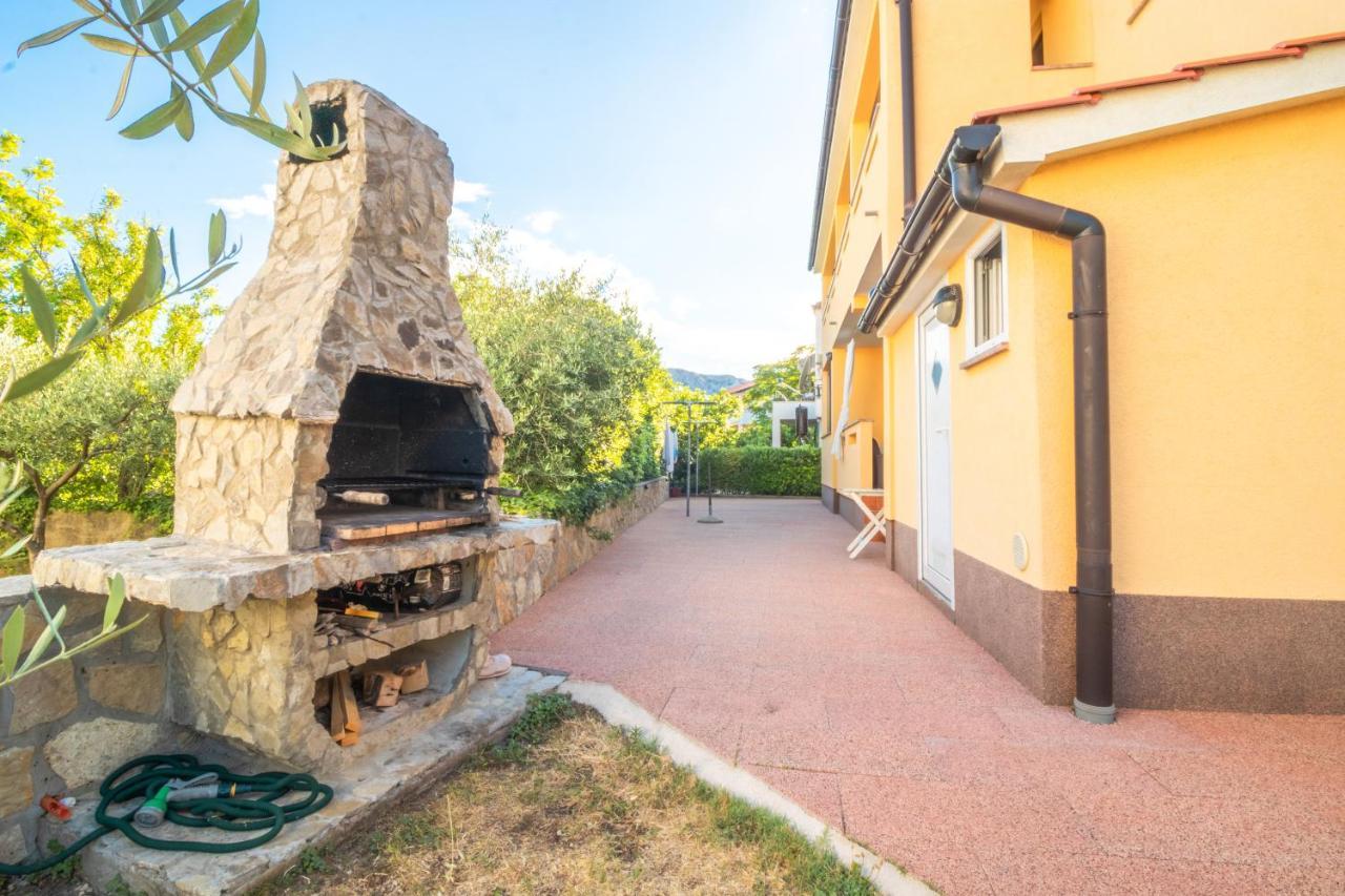 באסקה Apartments Dujmovic With Terrace מראה חיצוני תמונה